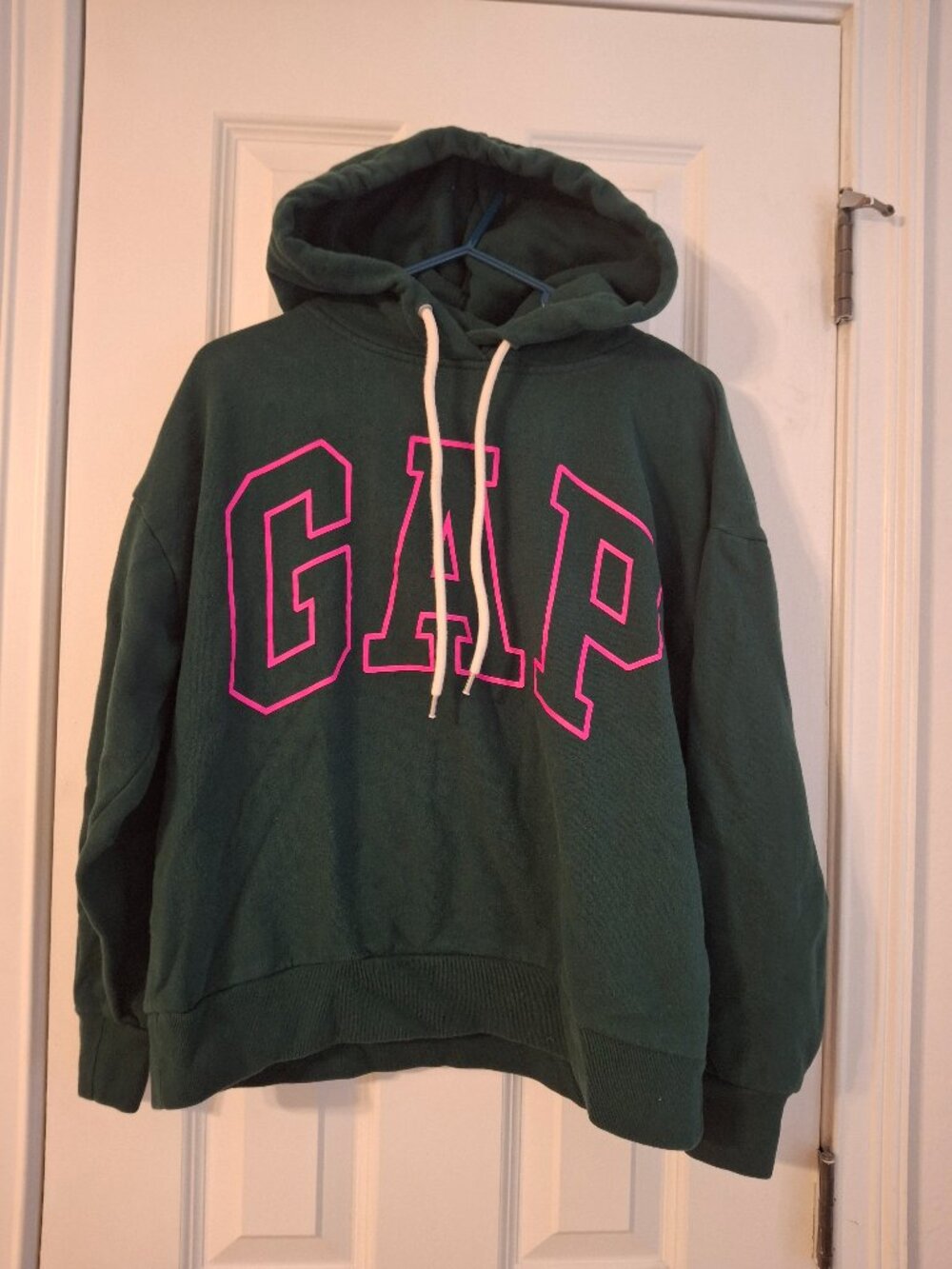 Gap Womens logo sweat shirt.